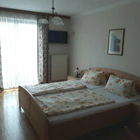 Penzion Kirchenwirt Koppl